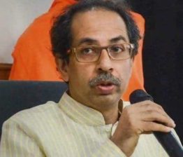 ഉദ്ധവിന് തിരിച്ചടി; ആറ് എംപിമാർ ഇന്ന് ഷിൻഡെ വിഭാഗത്തിൽ ലയിക്കും 'Return to Mumbai and talk to me'; Uddhav Thackeray to rebels