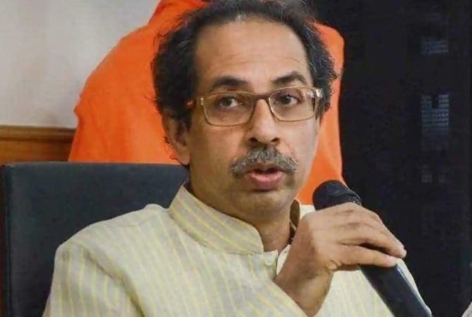 ഉദ്ധവിന് തിരിച്ചടി; ആറ് എംപിമാർ ഇന്ന് ഷിൻഡെ വിഭാഗത്തിൽ ലയിക്കും 'Return to Mumbai and talk to me'; Uddhav Thackeray to rebels