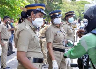 കോവിഡ് പിടിമുറുക്കുമ്പോഴും അലസത തുടർന്ന് ജനം; ജില്ലയിൽ രജിസ്റ്റർ ചെയ്തത് 1.8 ലക്ഷം കേസുകൾ People continue to be lazy when covid grabs them; 1.8 lakh cases registered in the district