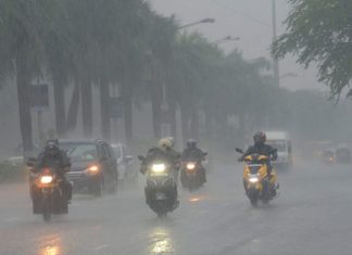 സംസ്ഥാനത്ത് വീണ്ടും മഴ ശക്തമാകുന്നു; നാല് ജില്ലകളിൽ ഓറഞ്ച് അലർട് monsoon season 2026