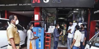 കോവിഡ് മാനദണ്ഡ ലംഘനം; ജില്ലയിലെ കടകൾ പോലീസ് എത്തി അടപ്പിച്ചു