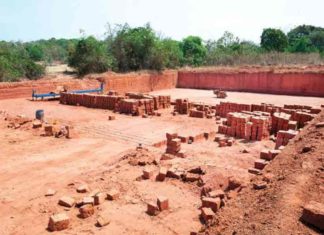 അനധികൃത ചെങ്കൽ ഖനനം; വാഹനം കസ്റ്റഡിയിലെടുത്ത വില്ലേജ് ഓഫിസർക്ക് വധഭീഷണി