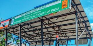 കൊല്ലം ടോൾ പ്ളാസയിൽ പ്രതിഷേധവുമായി ഡിവൈഎഫ്ഐ; പോലീസുമായി സംഘർഷം