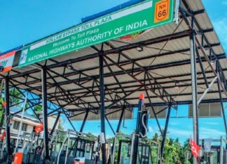കൊല്ലം ടോൾ പ്ളാസയിൽ പ്രതിഷേധവുമായി ഡിവൈഎഫ്ഐ; പോലീസുമായി സംഘർഷം