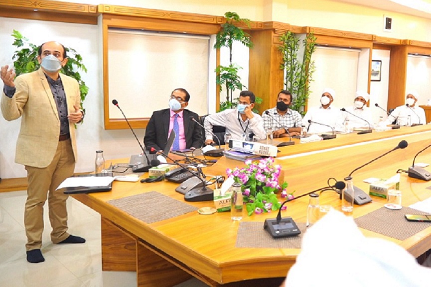 Dr Siju Thomas Thottappilly is taking classes at the Leadership Summit Dr Siju Thomas Thottappilly is taking classes at the Leadership Summit