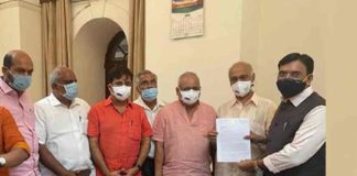 ഇടത് എംപിമാർ കേന്ദ്ര ആരോഗ്യമന്ത്രിയെ കണ്ടു; സംസ്ഥാനത്തിന് കൂടുതൽ വാക്സിൻ കേന്ദ്രം ഉറപ്പു നൽകി Left-MPs-met-Health-Minister