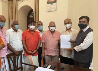 ഇടത് എംപിമാർ കേന്ദ്ര ആരോഗ്യമന്ത്രിയെ കണ്ടു; സംസ്ഥാനത്തിന് കൂടുതൽ വാക്സിൻ കേന്ദ്രം ഉറപ്പു നൽകി Left-MPs-met-Health-Minister