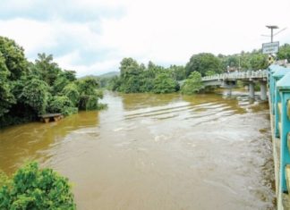 മലയോര മേഖലയിൽ മഴക്കെടുതി രൂക്ഷം; പുഴകൾ കരകവിഞ്ഞു kozhikkod news