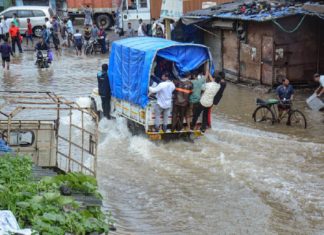 കർണാടകയിലും തെലങ്കാനയിലും പേമാരി തുടരുന്നു; കനത്ത നാശനഷ്ടം Rain in karnataka and telangana