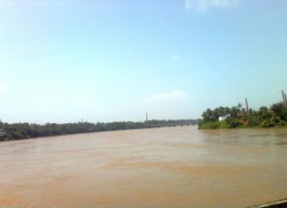 ചാലിയാറിൽ നിന്ന് ഒരു മൃതദേഹം കൂടി കണ്ടെത്തി; തിരച്ചിലിനായി മുങ്ങൽ വിദഗ്ധരുടെ സഹായം തേടുന്നു Chaliyar River