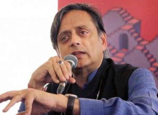 വാക്സിൻ നയതന്ത്രം ഇന്ത്യയെ നേതൃപദവിയിലേക്ക് ഉയർത്തി; കേന്ദ്രത്തെ പുകഴ്ത്തി ശശി തരൂർ Shashi-Tharoor