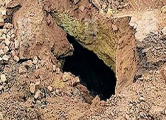 ചെങ്കൽ ക്വാറിയിലെ ഗർത്തം; ആശങ്ക വേണ്ടെന്ന് കളക്ടർ kasargod news