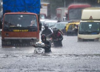 മുംബൈയിൽ മഴ കനക്കുന്നു; റോഡുകൾ വെള്ളത്തിനടിയിൽ Heavy Rain Mumbai