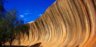 ‘നിശ്ചലമായ തിരമാല’; പ്രകൃതി ഒരുക്കിയ വിസ്മയ കാഴ്ചയായി വേവ് റോക്ക് Kauthuka Vartha