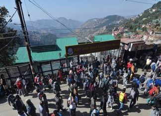Rush in Tourist Spots In India