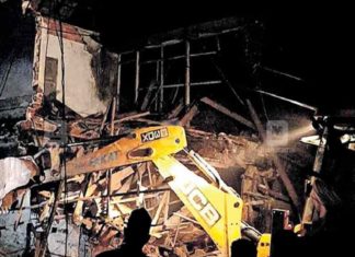 പൊന്നാനിയിൽ കെട്ടിടം നിലംപൊത്തി; നഗരസഭയുടെ ഇരട്ടത്താപ്പിൽ നാട്ടുകാരുടെ പ്രതിഷേധം building collapese ponnani