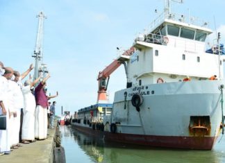 അഴീക്കലില് ചരക്ക് കപ്പല് സര്വീസ് ആരംഭിച്ചു malabar nrews_azeekal port