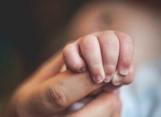 പയ്യോളിയിൽ ഒന്നര വയസുകാരി വീട്ടിൽ മരിച്ച നിലയിൽ; മാതാവ് കസ്റ്റഡിയിൽ One-and-a-half-year-old girl found dead at home in Payyoli; Mother in custody