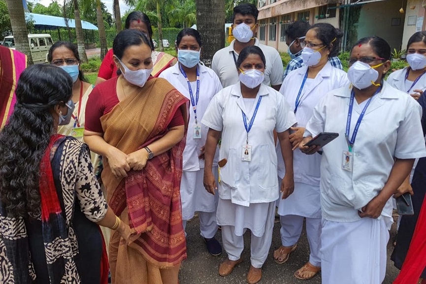 health minister visits nurse pushpalatha in chengannur hospital