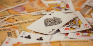 പുൽപ്പള്ളിയിൽ ചീട്ടുകളി സംഘം അറസ്റ്റിൽ; 72,000 രൂപയും പിടിച്ചെടുത്തു playing-cards-arrest