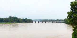 കല്ലേക്കാട് ഭാരതപ്പുഴയിൽ ഒഴുക്കിൽപെട്ട യുവാവ് മരിച്ചു; ഒരാളെ കാണാനില്ല Young man drowns in Bharathapuzha, Kallekkad; Missing someone