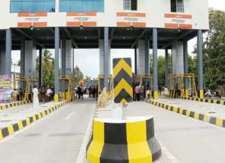 പ്രതിഷേധം ശക്തം; കോവളം ബൈപ്പാസിൽ ടോൾ പിരിവ് നിർത്തിവെച്ചു The protest is strong; Toll collection stopped at Kovalam bypass
