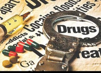 വീട്ടിൽ സൂക്ഷിച്ച മയക്കുമരുന്ന് ശേഖരം പിടികൂടി; പ്രതികൾ ഒളിവിൽ