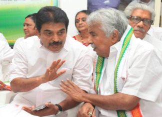 സോളാർ കേസ്; ഉമ്മൻ ചാണ്ടിയടക്കം 6 പേർക്കെതിരെ എഫ്ഐആര് സമര്പ്പിച്ച് സിബിഐ oommen chandi and kc venugopal