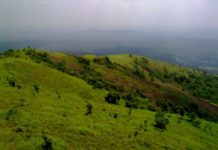 കൊടികുത്തിമലയിൽ സഞ്ചാരികളുടെ ഒഴുക്ക്; പ്രവേശനം ഒരേസമയം 20 പേർക്ക് കൊടികുത്തിമലയിൽ സഞ്ചാരികളുടെ ഒഴുക്ക്; പ്രവേശനം ഒരേസമയം 20 പേർക്ക്