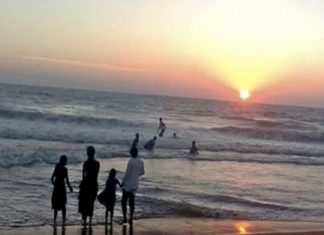 കണ്ണൂരിലെ ടൂറിസം കേന്ദ്രങ്ങൾ സജീവമായി; ബീച്ചുകളിൽ ആളുകളുടെ ഒഴുക്ക്