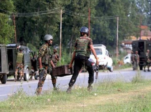 കശ്മീരിൽ ഭീകരാക്രമണ പദ്ധതി തകർത്ത് സൈന്യം; ഒരു തീവ്രവാദിയെ വധിച്ചു kulgam-encounter