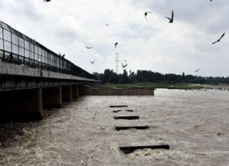 ഗംഗയിലും യമുനയിലും ജലനിരപ്പ് ഉയരുന്നു; മുന്നറിയിപ്പ് നൽകി യുപി സർക്കാർ flood alert in up