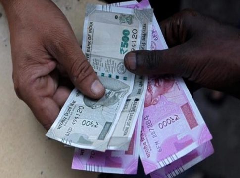 സാമൂഹിക ക്ഷേമപെൻഷൻ; വർധിപ്പിച്ച 2000 രൂപ നവംബറിൽ, കുടിശികയും ലഭിക്കും Welfare Pension