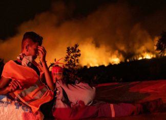 ഗ്രീസിനെ വിഴുങ്ങി കാട്ടുതീ; നൂറുകണക്കിന് വീടുകൾ ചാരമായി; ജനങ്ങളെ ഒഴിപ്പിച്ചു