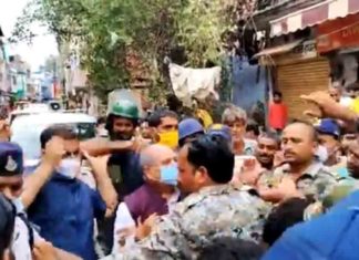 പ്രളയബാധിത പ്രദേശം സന്ദർശിക്കാൻ എത്തിയ കേന്ദ്രമന്ത്രിക്ക് നേരെ കരിങ്കൊടി പ്രതിഷേധം Protest-against-Minister