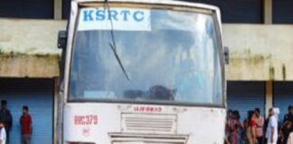 കെഎസ്ആർടിസി ഡിപ്പോ അടച്ചു; ബസ് കാത്തിരിക്കാൻ പോലും ഇടമില്ലാതെ വലഞ്ഞ് യാത്രക്കാർ