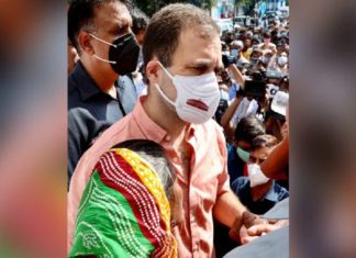 ഡെൽഹിയിൽ കൊല്ലപ്പെട്ട കുട്ടിയുടെ മാതാപിതാക്കളുടെ ചിത്രങ്ങള് ട്വീറ്റ് ചെയ്തു; രാഹുലിനെതിരെ ശിശു സംരക്ഷണ സമിതി rahul-gandhi-meets-family-of-delhi-girl