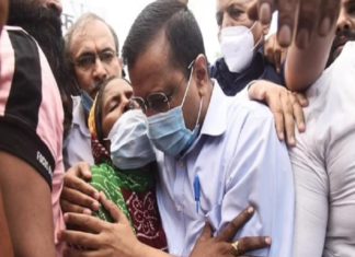 ‘നമ്മുടെ മകൾക്ക് തിരികെ വരാൻ കഴിയില്ല എങ്കിലും’; ദളിത് ബാലികയുടെ കുടുംബത്തെ സന്ദർശിച്ച് കെജ്രിവാൾ delhi cm