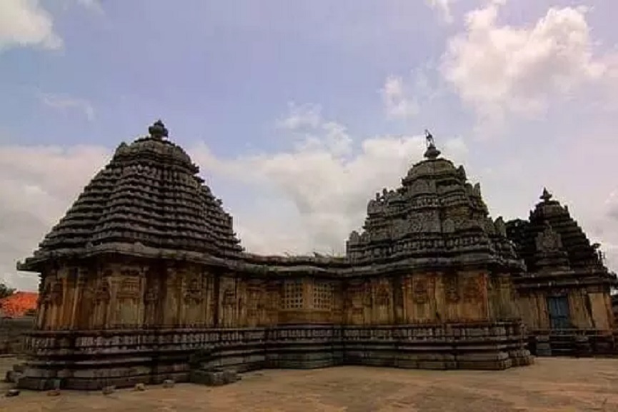 lakshmi-devi-temple-at-karatagi