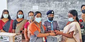 സ്കൂളുകളിൽ സ്വന്തം ചിലവിൽ അണുനശീകരണം നടത്താൻ അധ്യാപകർ