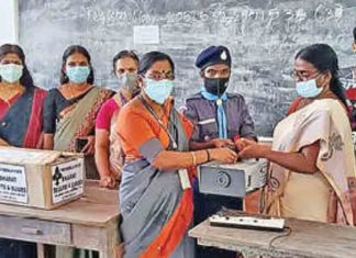 സ്കൂളുകളിൽ സ്വന്തം ചിലവിൽ അണുനശീകരണം നടത്താൻ അധ്യാപകർ