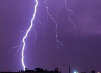 ഇടിമിന്നലേറ്റ് മൂന്ന് പേർക്ക് പരിക്ക്; രണ്ട് വീടുകൾ ഭാഗികമായി തകർന്നു thunder-and-rain in Andhra Pradesh