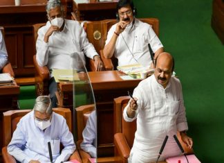 സർക്കാരിനെതിരായ വിമർശനങ്ങൾ തടയാൻ കർണാടക; ഉദ്യോഗസ്ഥർക്ക് മാദ്ധ്യമവിലക്ക്