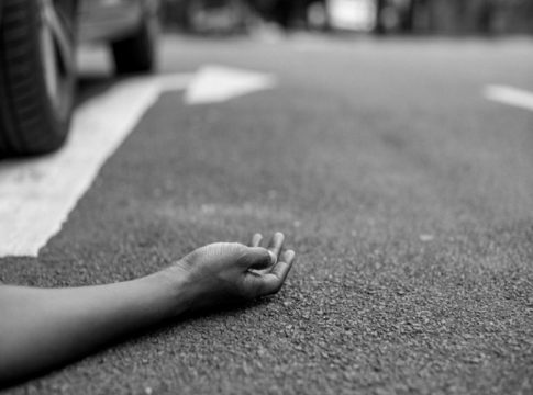 നിർത്തിയിട്ടിരുന്ന ടിപ്പർ ലോറിക്ക് പിന്നിൽ കാർ ഇടിച്ചു; കോട്ടയത്ത് 2 മരണം Car Accident In Kizhakkambalam