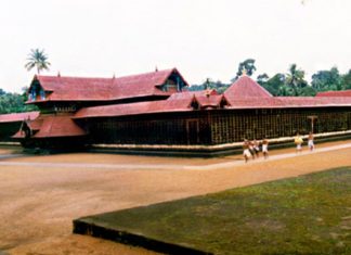 ഏറ്റുമാനൂർ ക്ഷേത്രത്തിലെ തിരുവാഭരണ കേസ്; ആറ് ഉദ്യോഗസ്ഥർക്ക് നോട്ടീസ് ettumanoor_mahadevar_temple