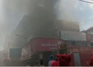 പാളയം മൊയ്തീൻ പള്ളിക്ക് സമീപം വൻ തീപിടുത്തം