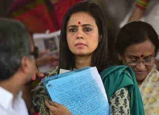 കോഴ ആരോപണം; എംപി മഹുവ മൊയ്ത്രക്കെതിരെ സിബിഐക്ക് പരാതി Mahua-Moitra