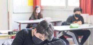 അടുത്ത മാസത്തോടെ എല്ലാ വിദ്യാർഥികൾക്കും 2 ഡോസ് വാക്സിൻ നൽകും; ഒമാൻ Oman vaccination