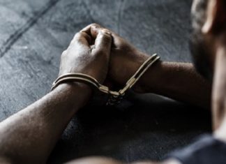 സ്വർണ വ്യാപാരിയുടെ പണം കവർന്ന കേസ്; 3 പേർ പിടിയിൽ girl was stopped and attacked during the scooter journey