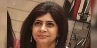 മുന്നൂറിലധികം വിദ്യാർഥികൾക്ക് സ്മാർട് ഫോൺ നൽകി; അധ്യാപികക്ക് അവാർഡ് നൽകി സർക്കാർ award for a teacher